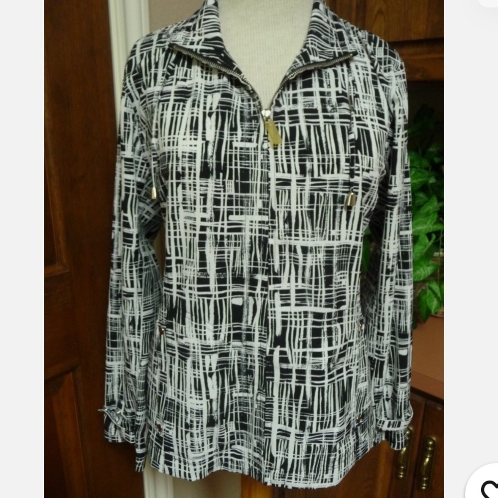 Zenergy by Chico’s Neema Black/White Abstract Longsleeve Zip Jacket XL 16 EUC